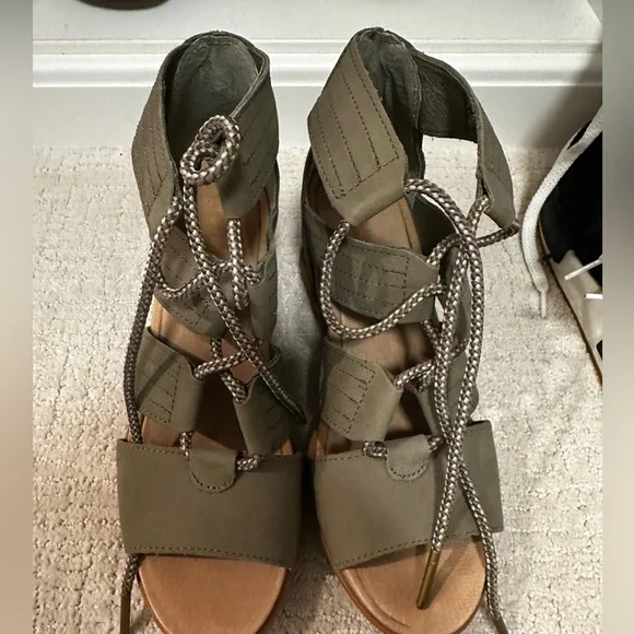 Sorel Wedges 8.5 - Picture 5 of 5